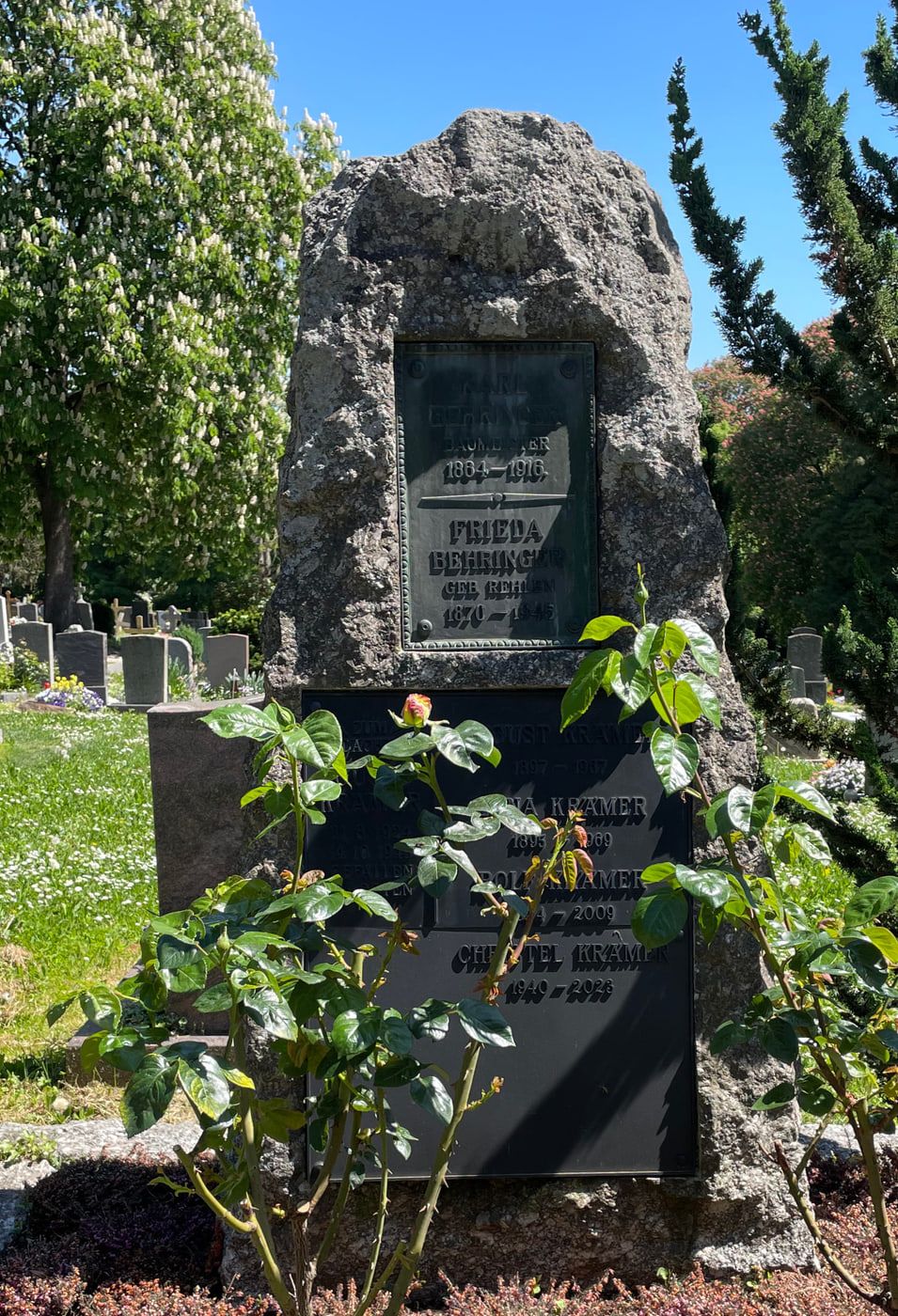 Grabstätte von Karl Behringer auf Bergfriedhof Stuttgart